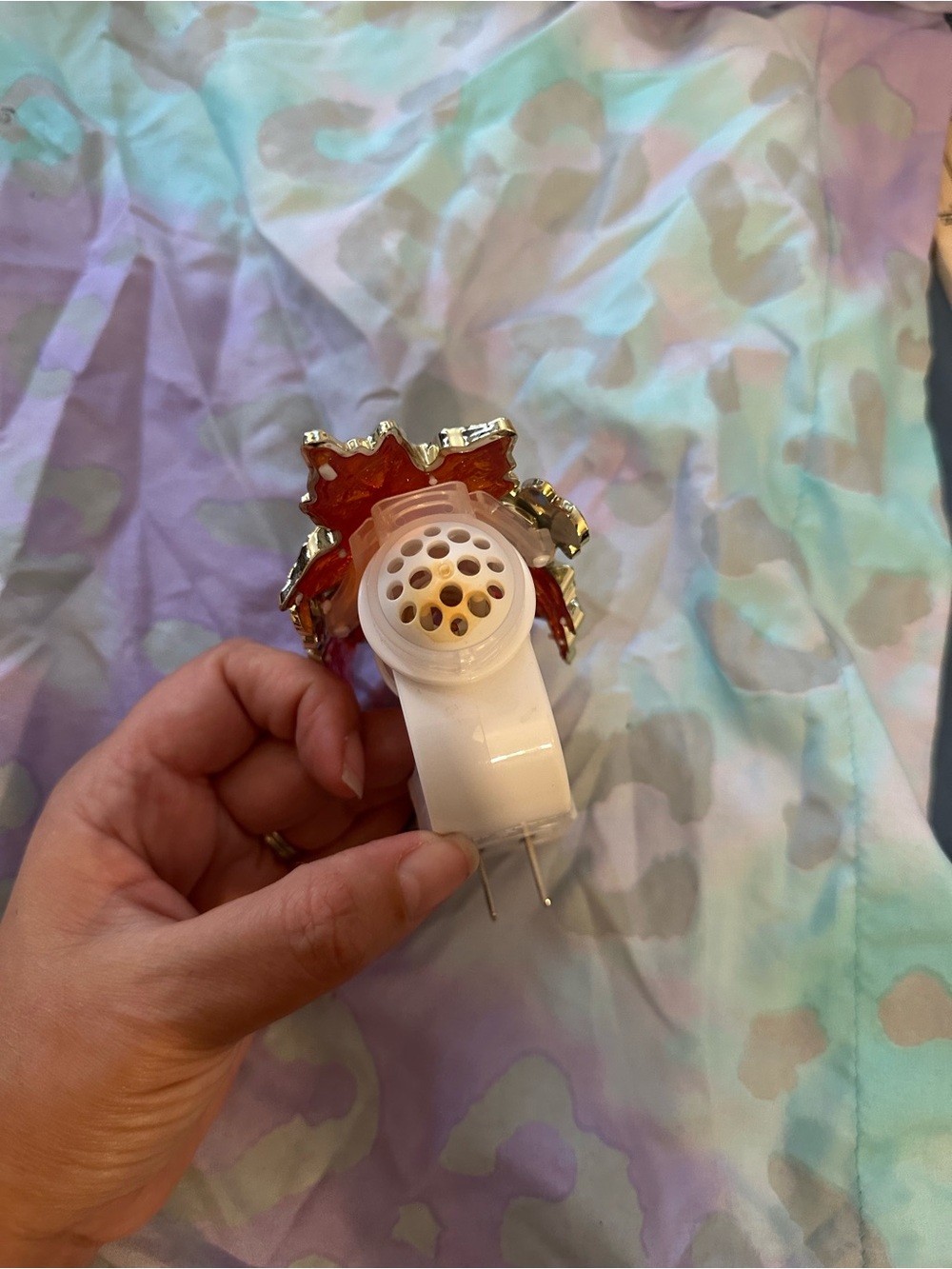 Maple leaf plug in - Picture 3 of 4